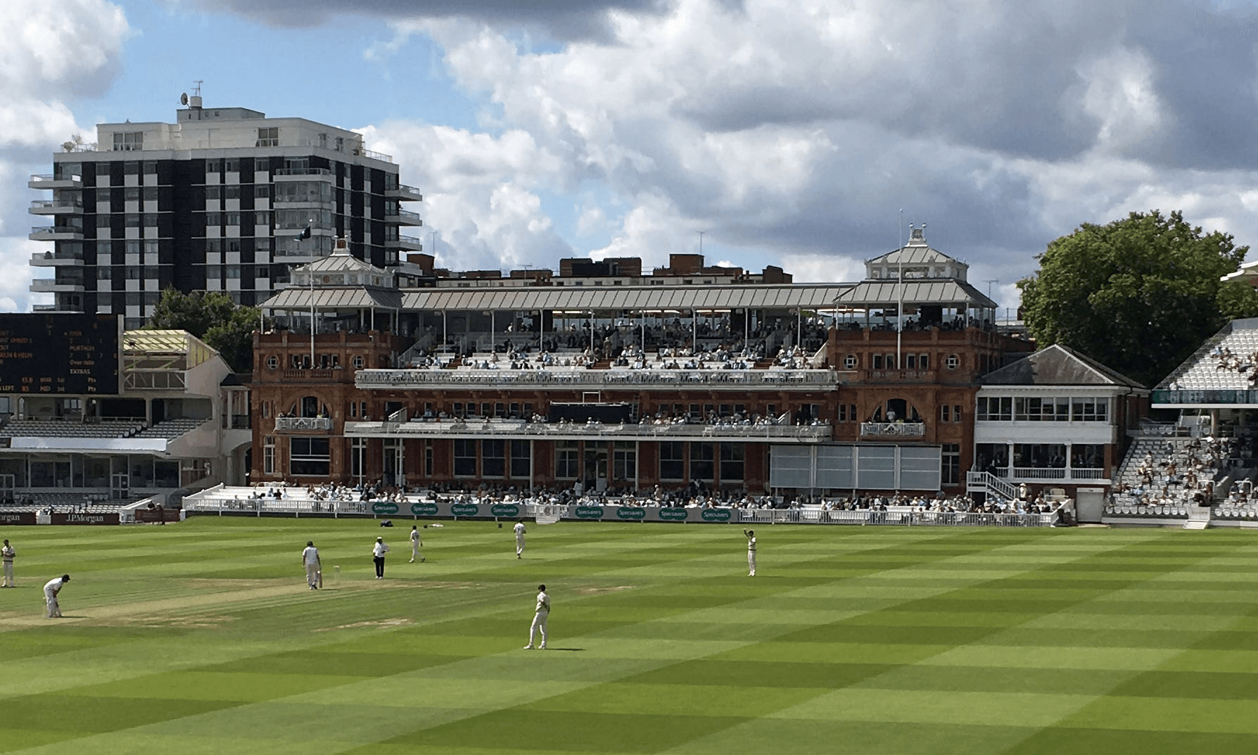 Top 8 historic cricket venues loved by fans worldwide