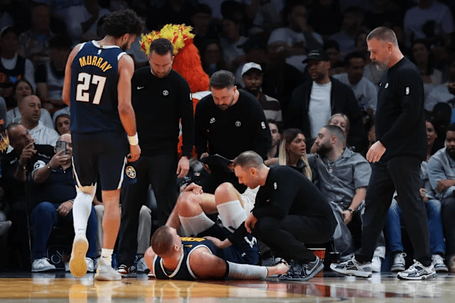 Nikola Jokic Injures Left Knee in Nuggets' Loss to Heat
